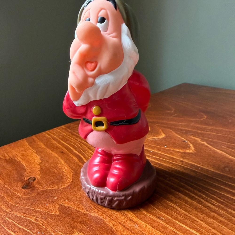 Disney Seven Dwarfs Vintage Squeak Toy Figurine Full Lot Set of 7 Like New - Picture 7 of 12